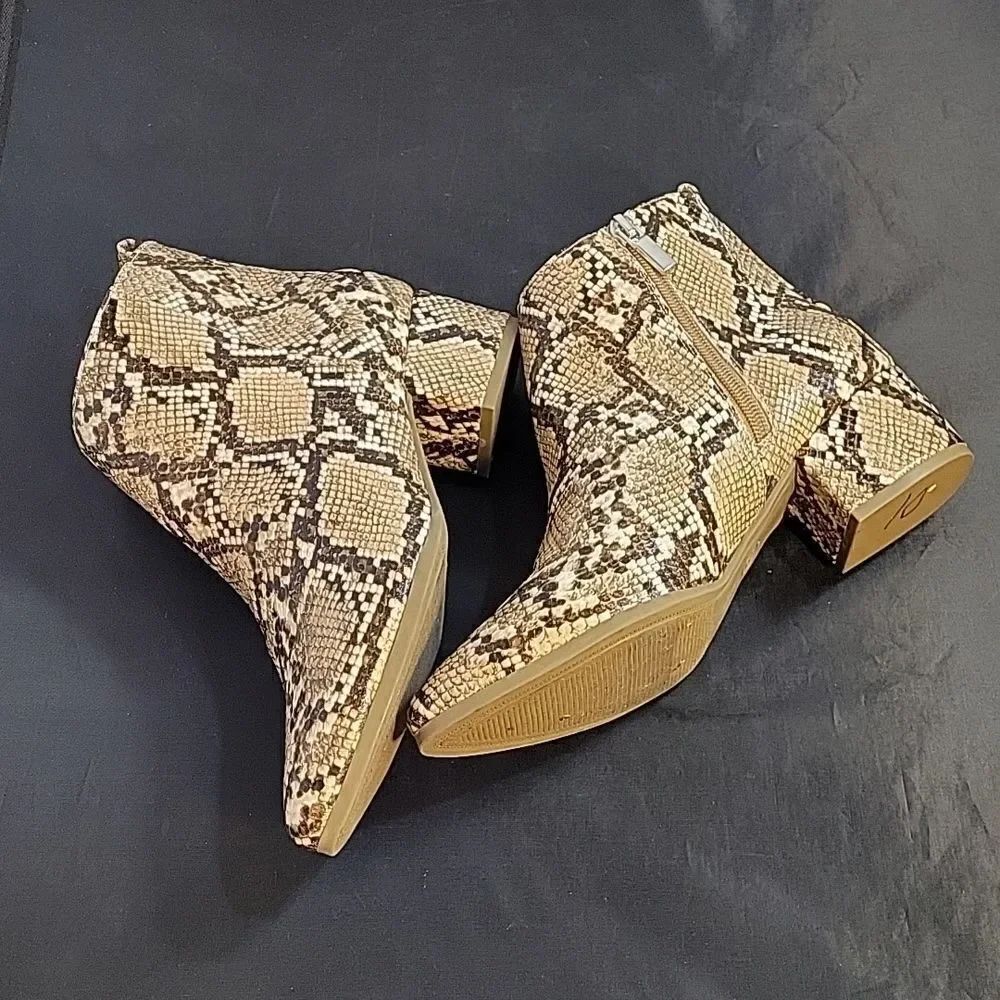 BRAND NEW NEW DAY POINTED TOE ZIP CLOSURE SNAKESKIN ANKLE BOOTIE - Picture 14 of 16